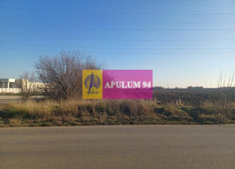 Sabareni, teren intravilan 8800 mp, pe DJ 602, pretabil hale, depozite